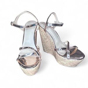 Gold MetallicChunky Platform Wedges Sandals With A Touch of Glamour 7 1/2 NWOT